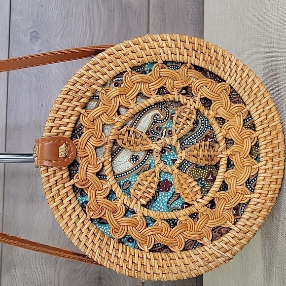 Bohemian Round Woven Straw Leather Crossbody Bag - Picture 2 of 11